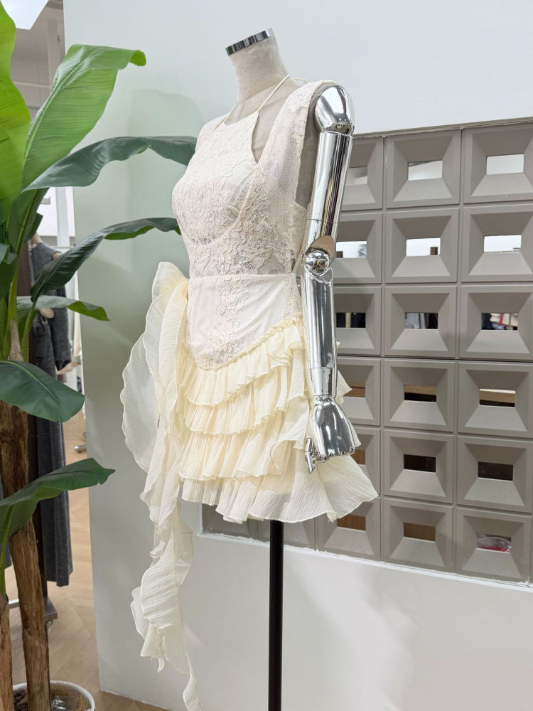TWOTWINSTYLE Hollow Out Patchwork 3D Flower Designer Mini Dress