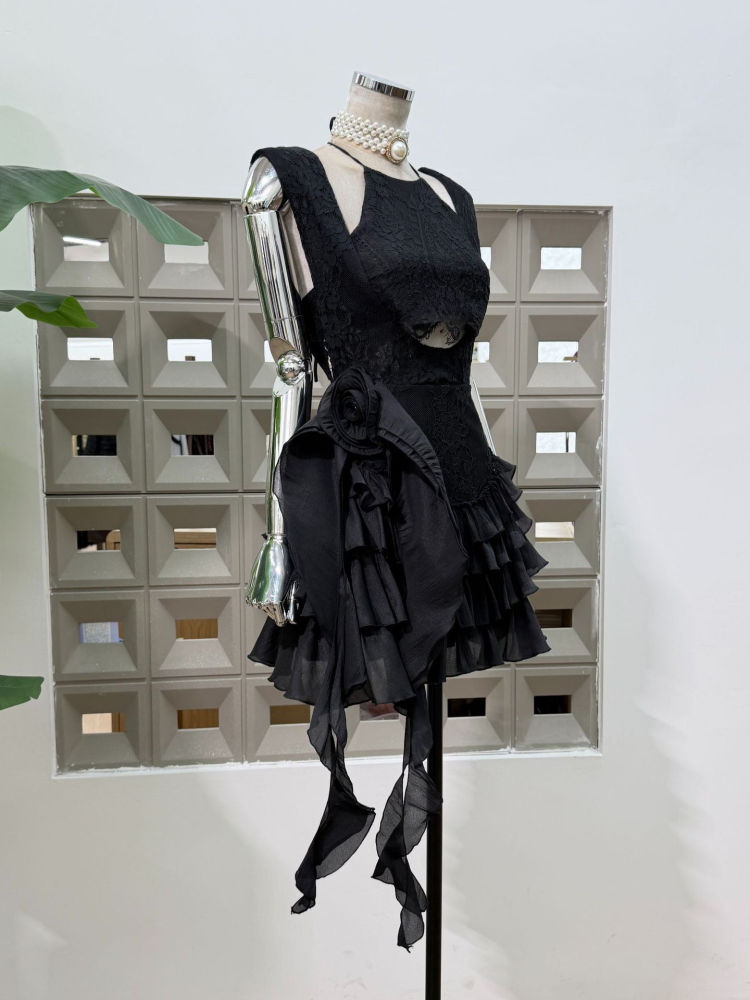 TWOTWINSTYLE Hollow Out Patchwork 3D Flower Designer Mini Dress