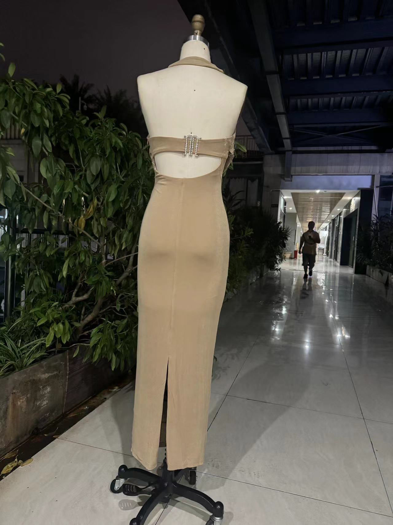 TWOTWINSTYLE Sleeveles V Neck Minimalist Midi Dress