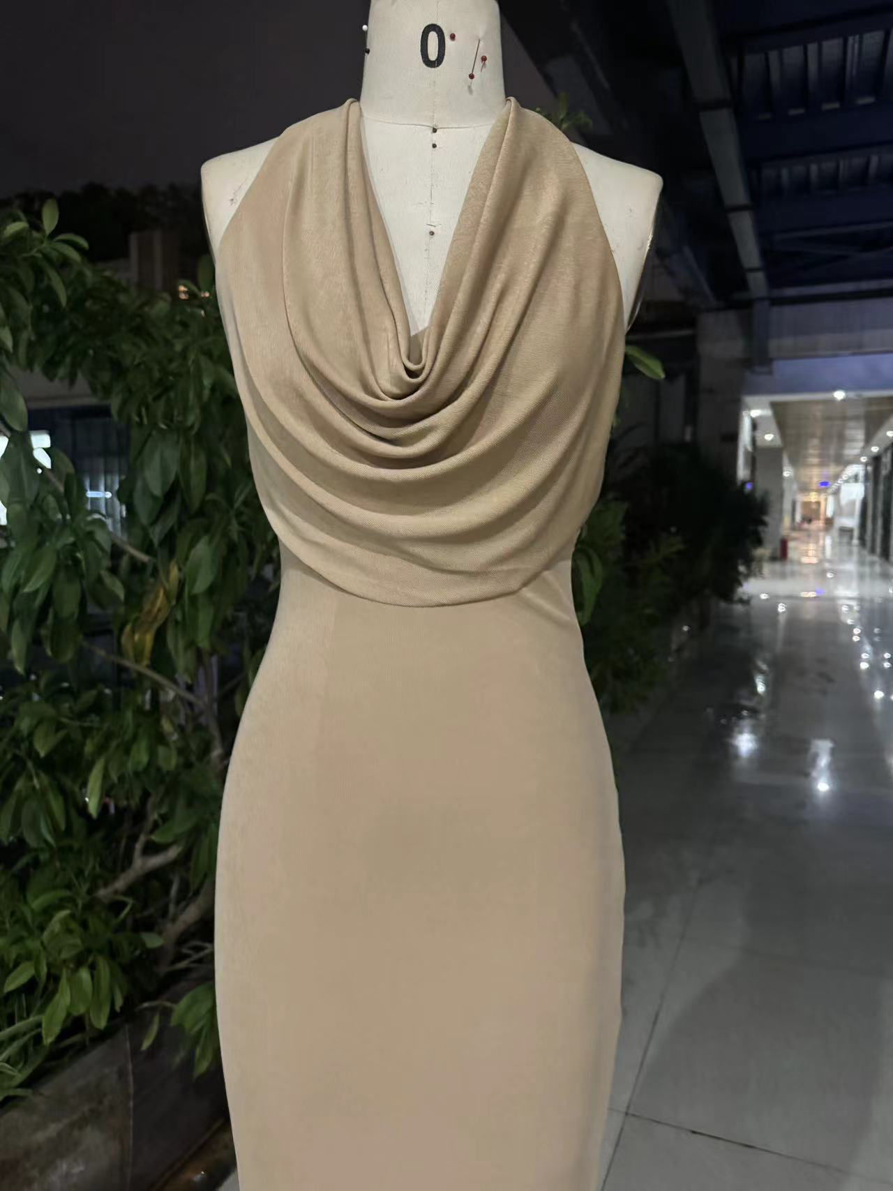 TWOTWINSTYLE Sleeveles V Neck Minimalist Midi Dress