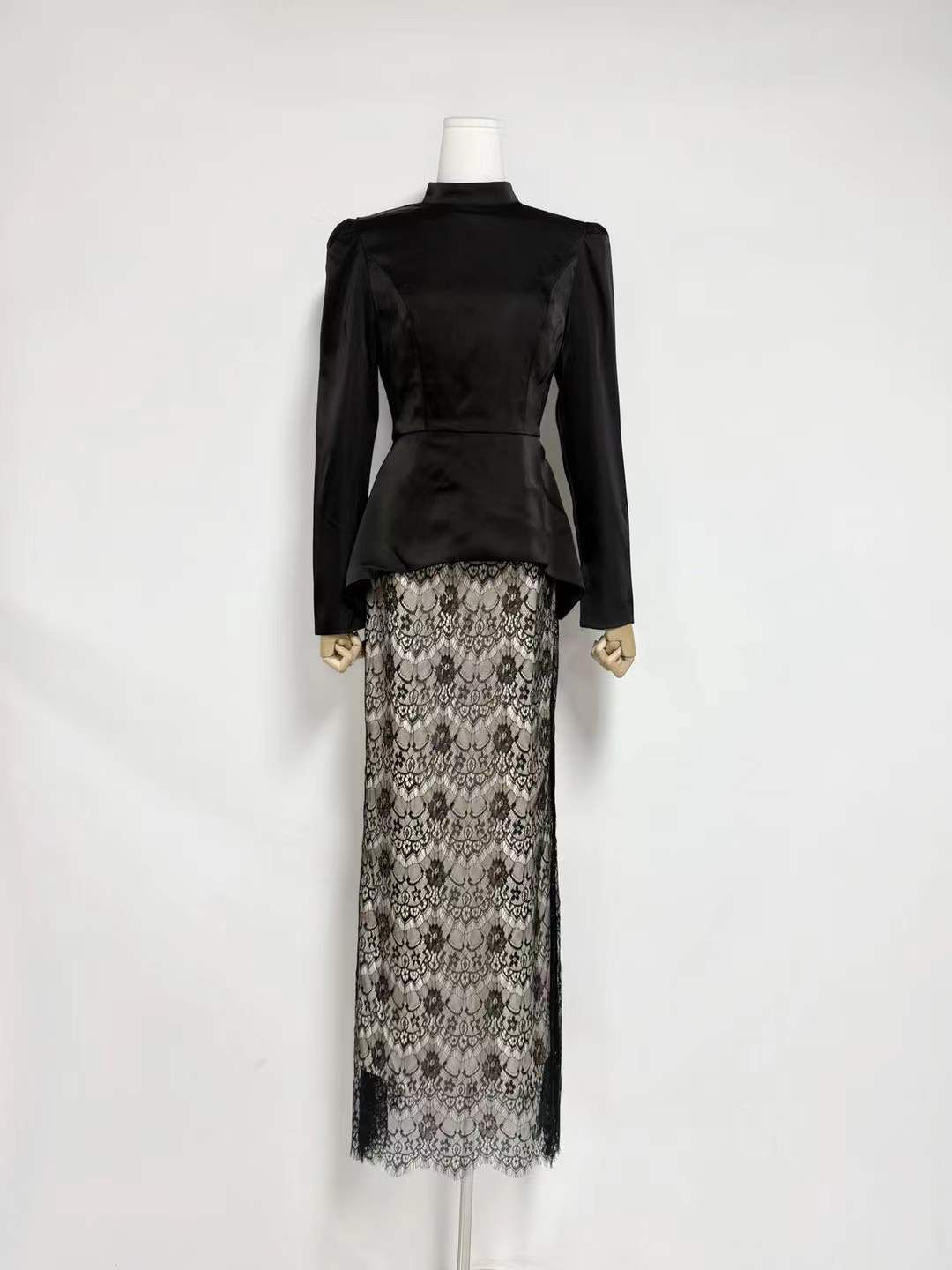 TWOTWINSTYLE Stand Collar Long Sleeve Tunic Top Spliced Lace Skirt Vintage Set