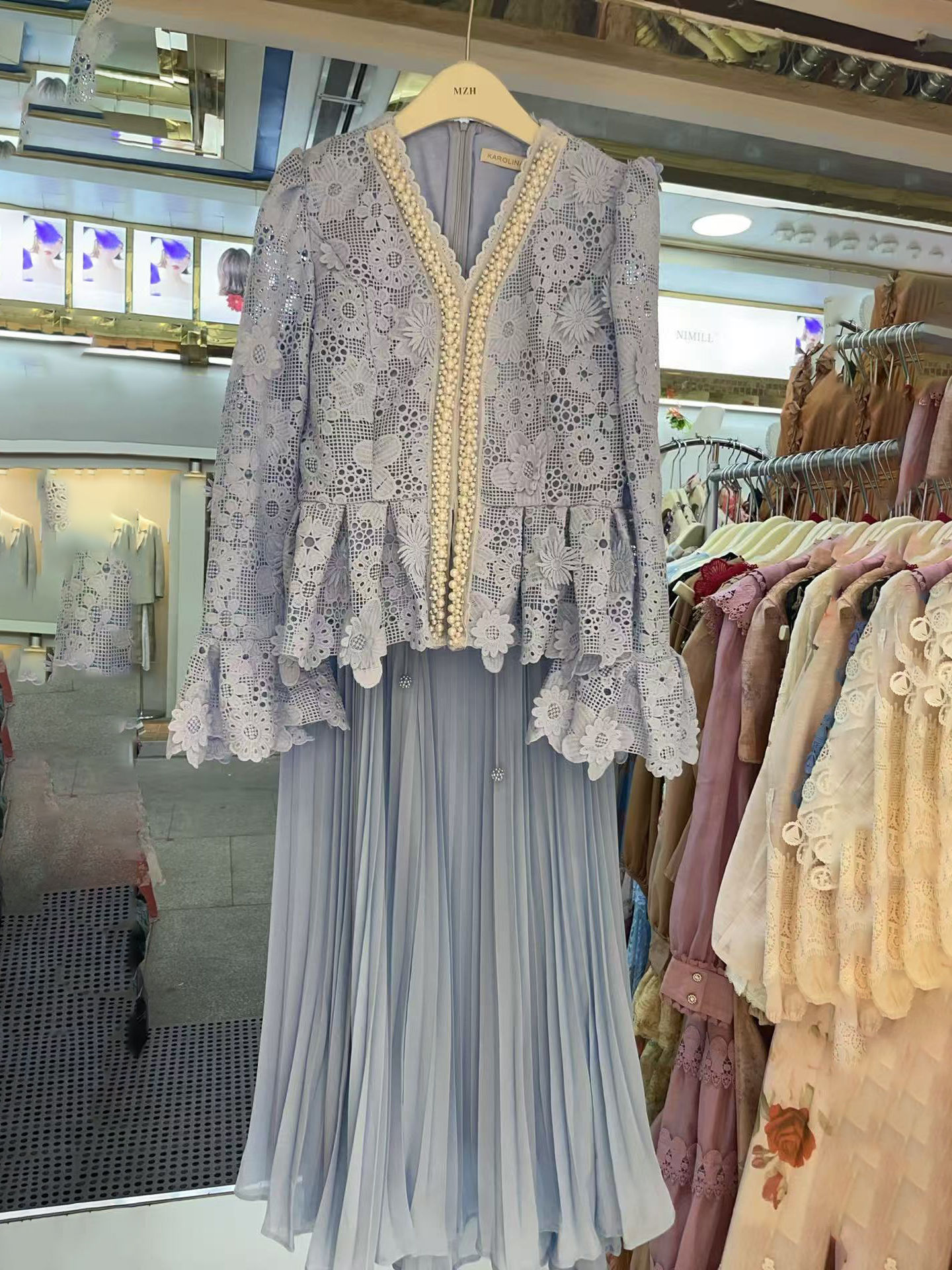 TWOTWINSTYLE V Neck Patchwork Pearl Top Solid Skirt Designer Dress