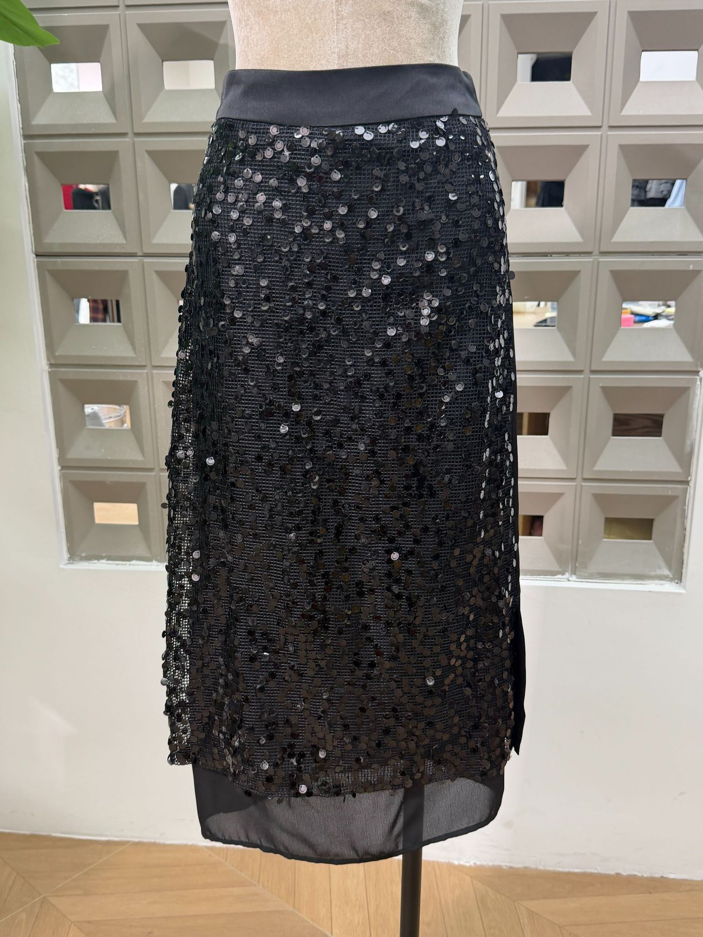 TWOTWINSTYLE Round Neck Sleeveles Top Spliced Sequins Skirt Elegant Two Piece Set