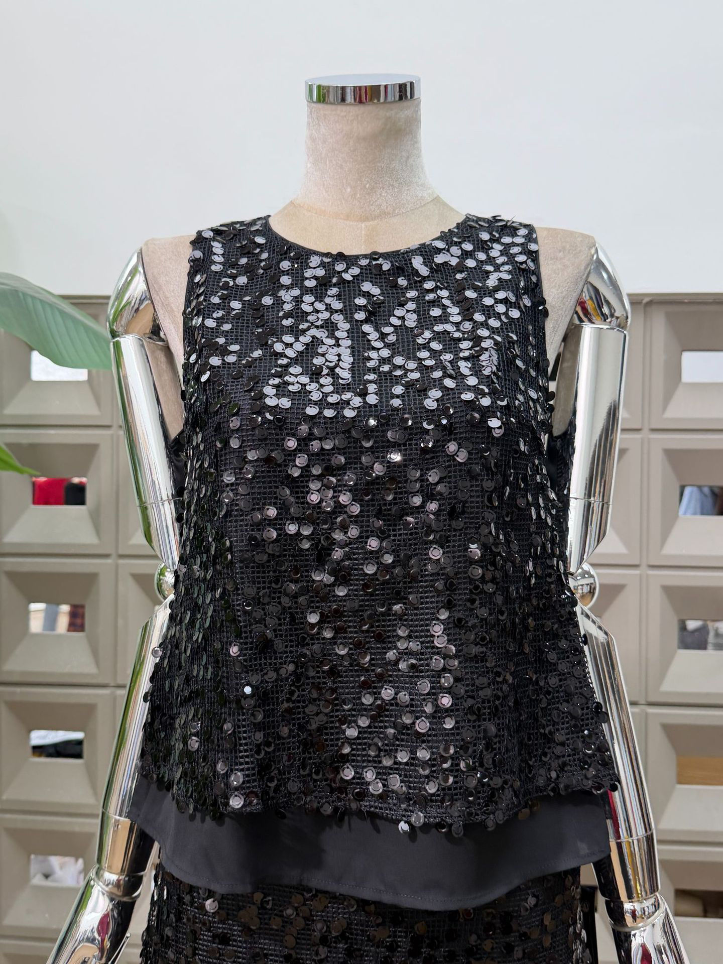 TWOTWINSTYLE Round Neck Sleeveles Top Spliced Sequins Skirt Elegant Two Piece Set