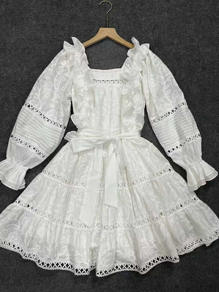 TWOTWINSTYLE Square Neckline Bell Sleeve Spliced Ruched Elegant Dress
