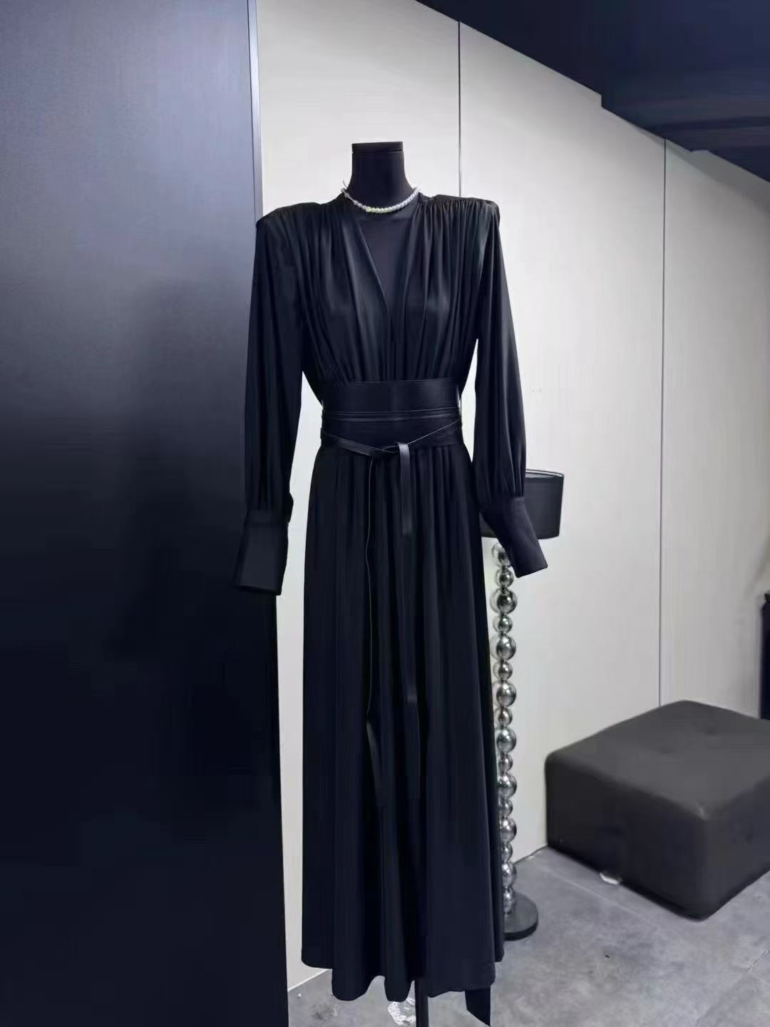 TWOTWINSTYLE V Neck Long Sleeve Tunic Minimalist Dress