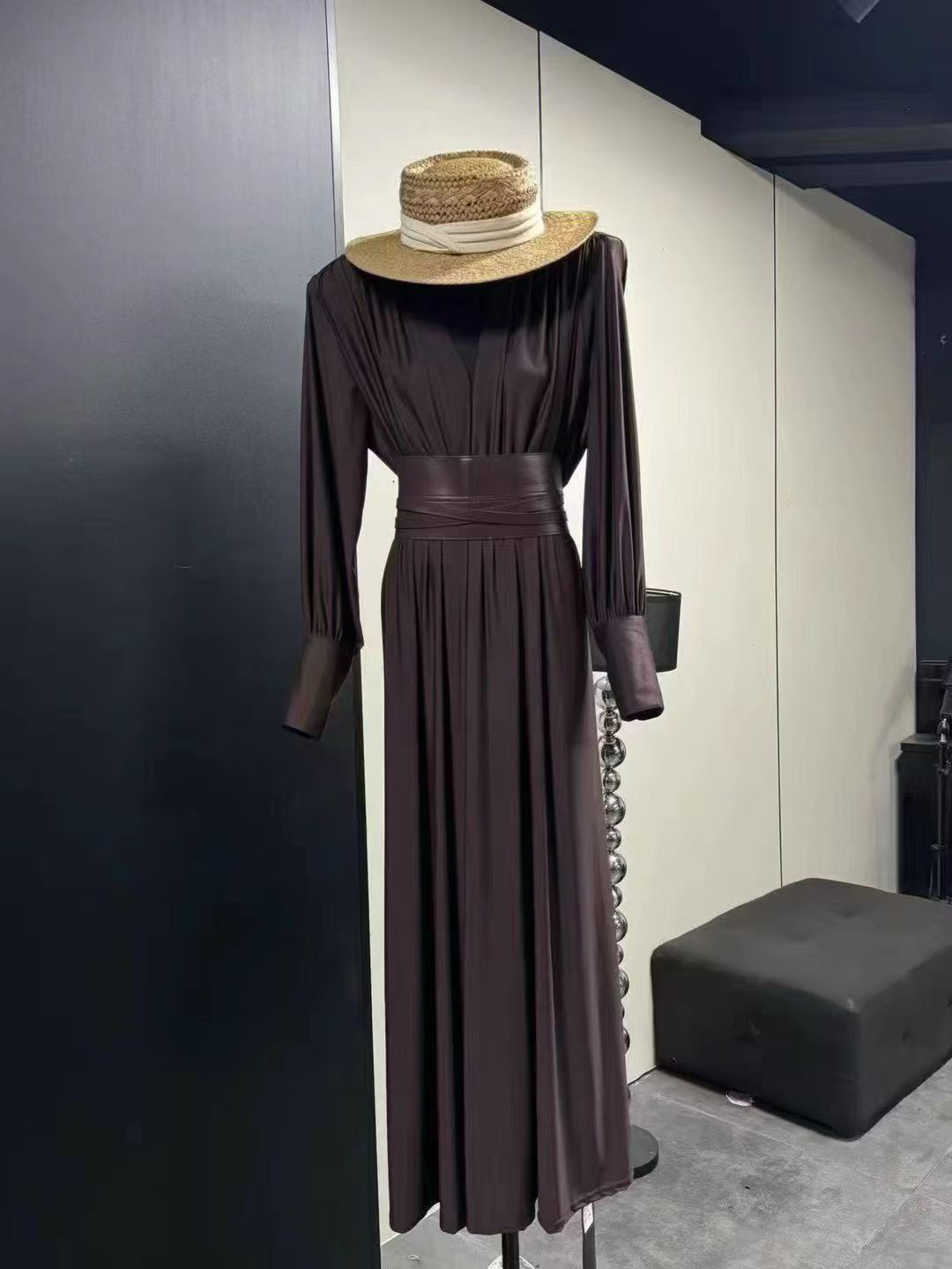 TWOTWINSTYLE V Neck Long Sleeve Tunic Minimalist Dress