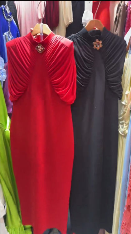 TWOTWINSTYLE Stand Collar Sleeveles Pleated Minimalist Dress