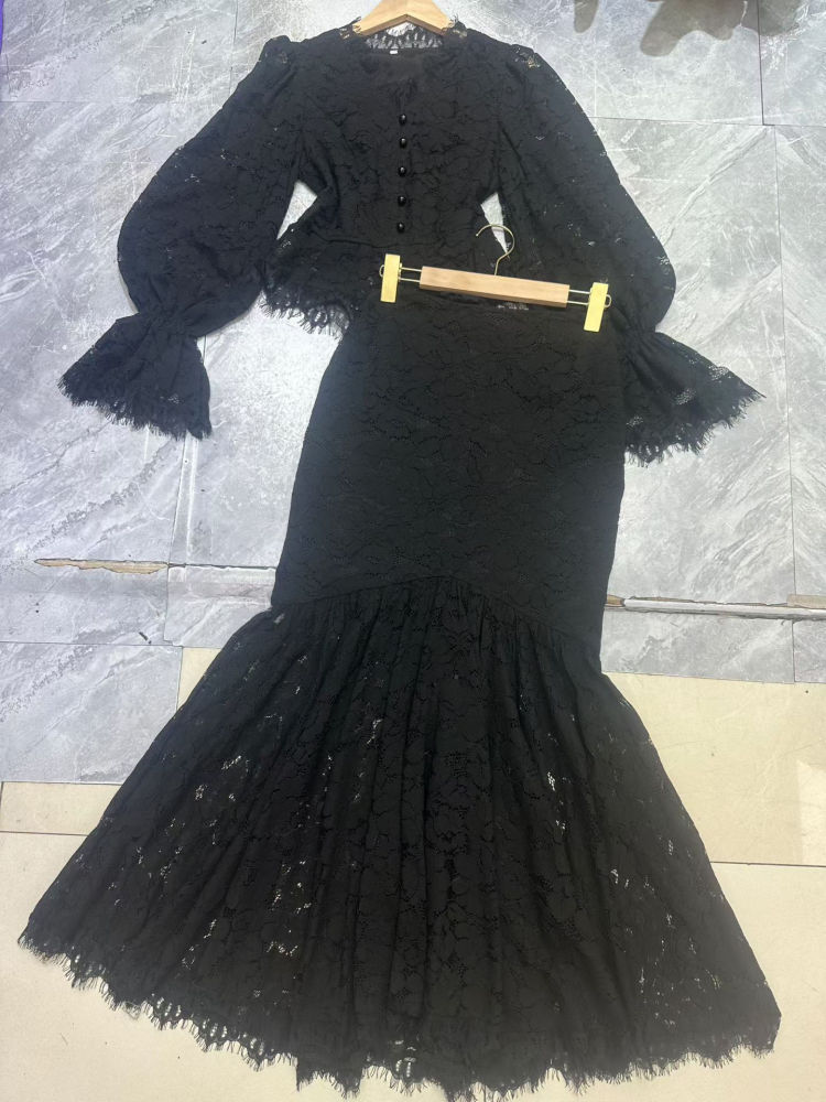 TWOTWINSTYLE V Neck Bell Sleeve Lace Top High Waist Designer Dress