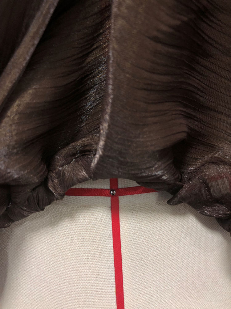 TWOTWINSTYLE Off Shoulder Long Sleeve Pleated Vintage Crop Top