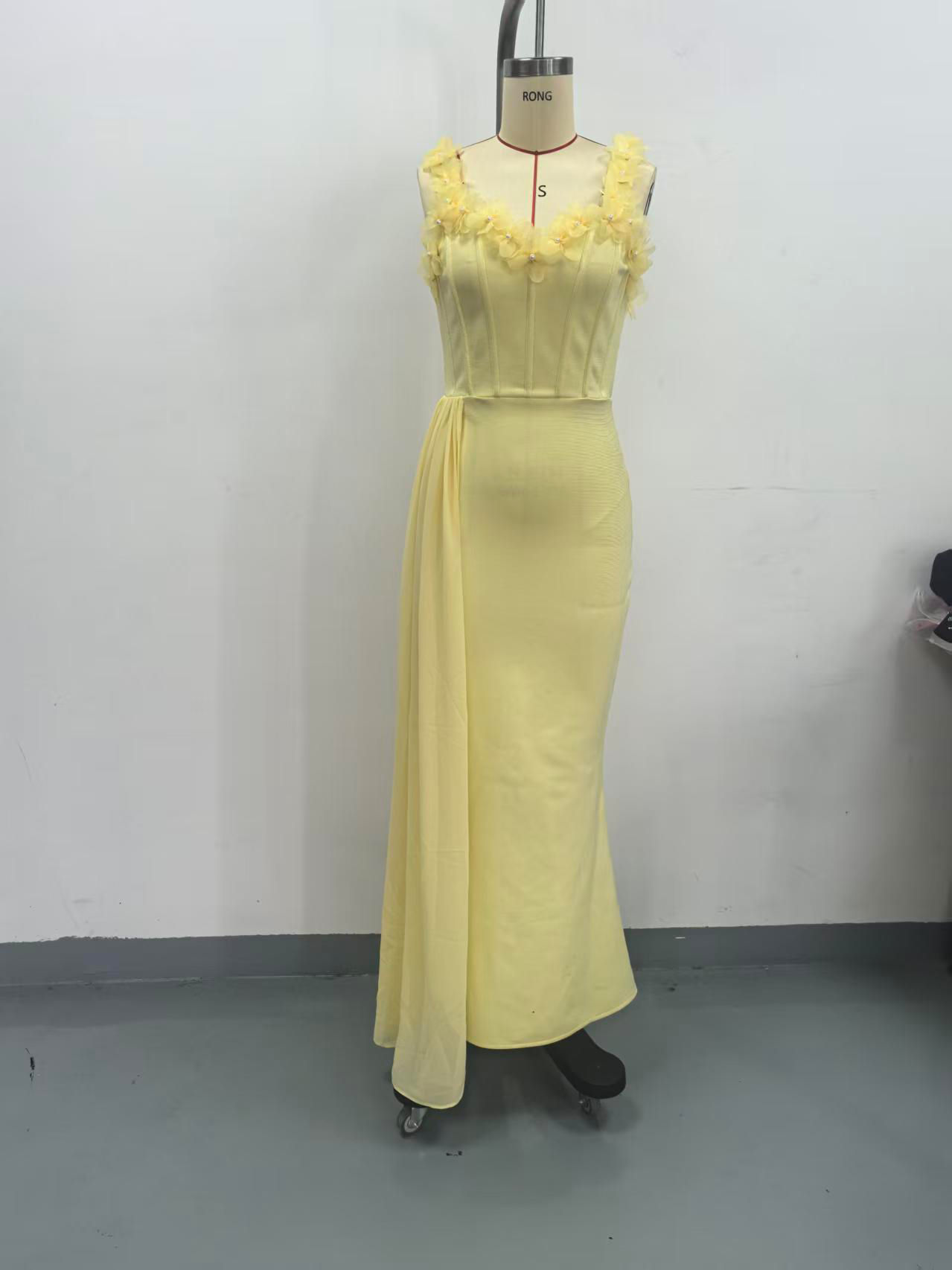 TWOTWINSTYLE Sleeveles Spliced 3D Flower Lace Up Designer Dress