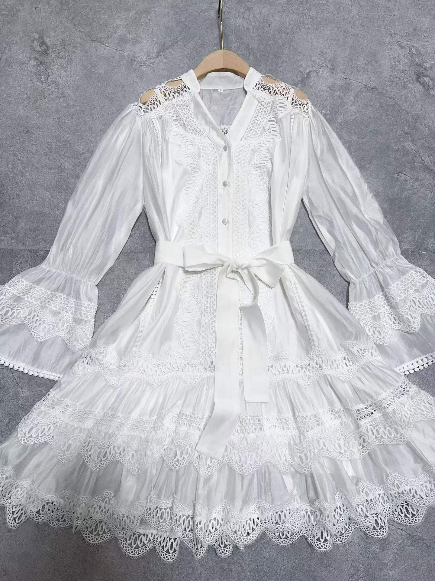 TWOTWINSTYLE V Neck Hollow Out Bell Sleeve Spliced Lace Vintage Dress