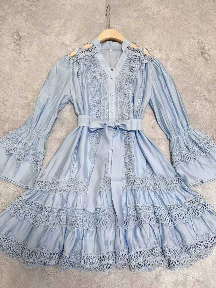 TWOTWINSTYLE V Neck Hollow Out Bell Sleeve Spliced Lace Vintage Dress
