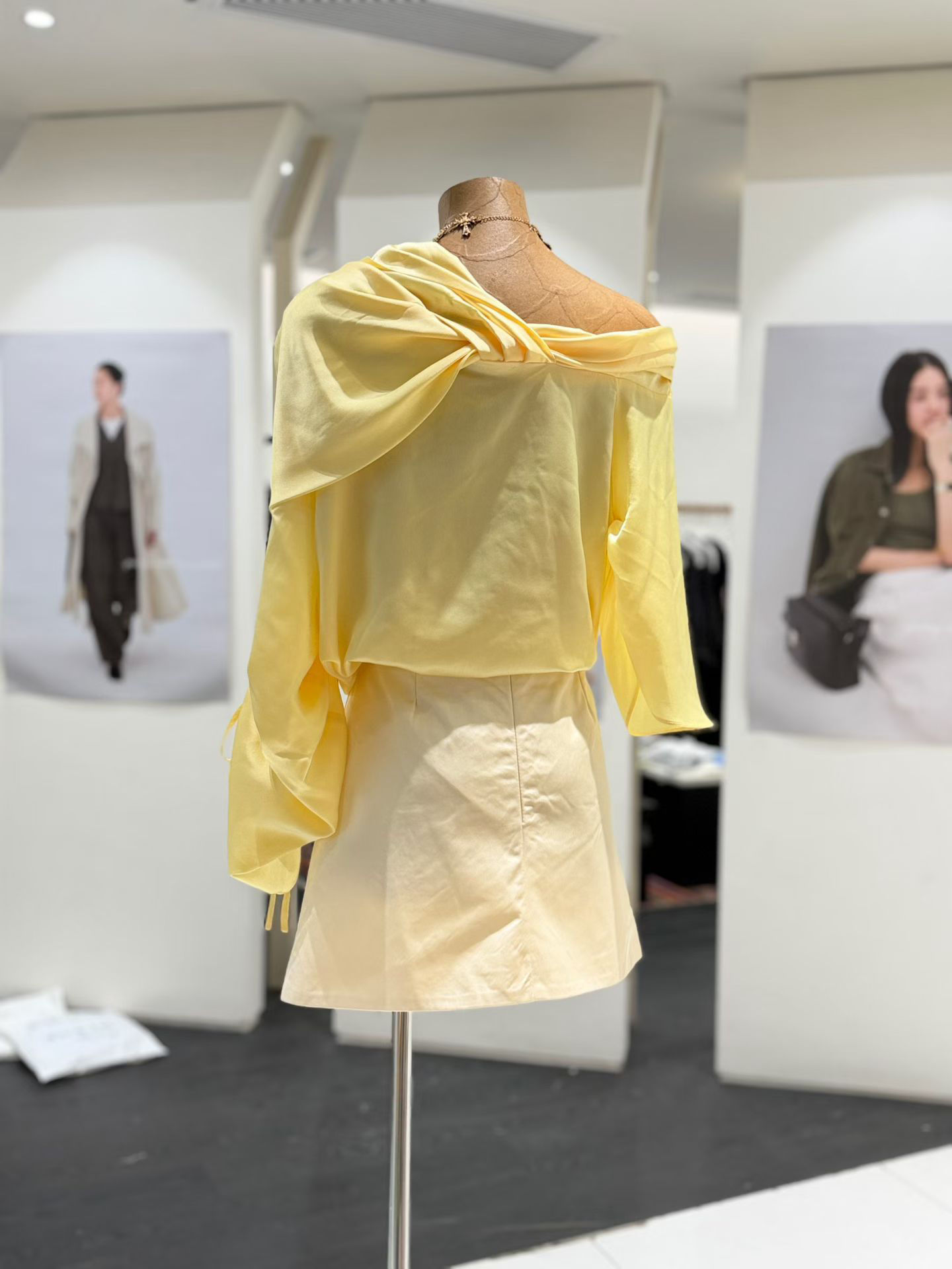 TWOTWINSTYLE Off One Shoulder Irregular Sleeve Designer Shirt
