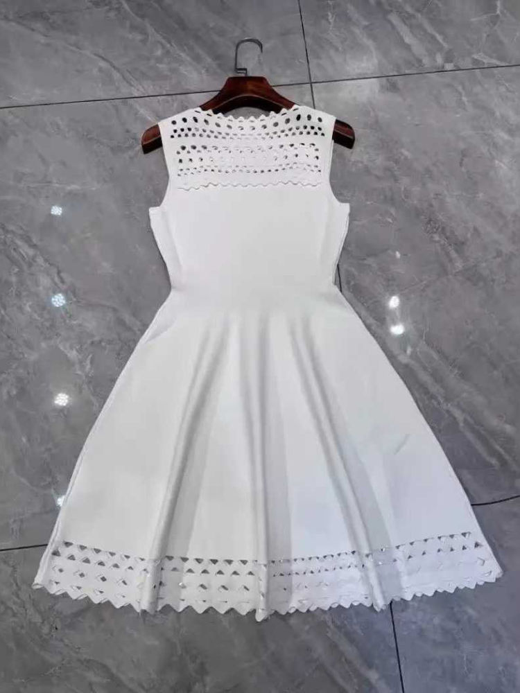TWOTWINSTYLE Solid Sleeveles Hollow Out Designer Mini Dress