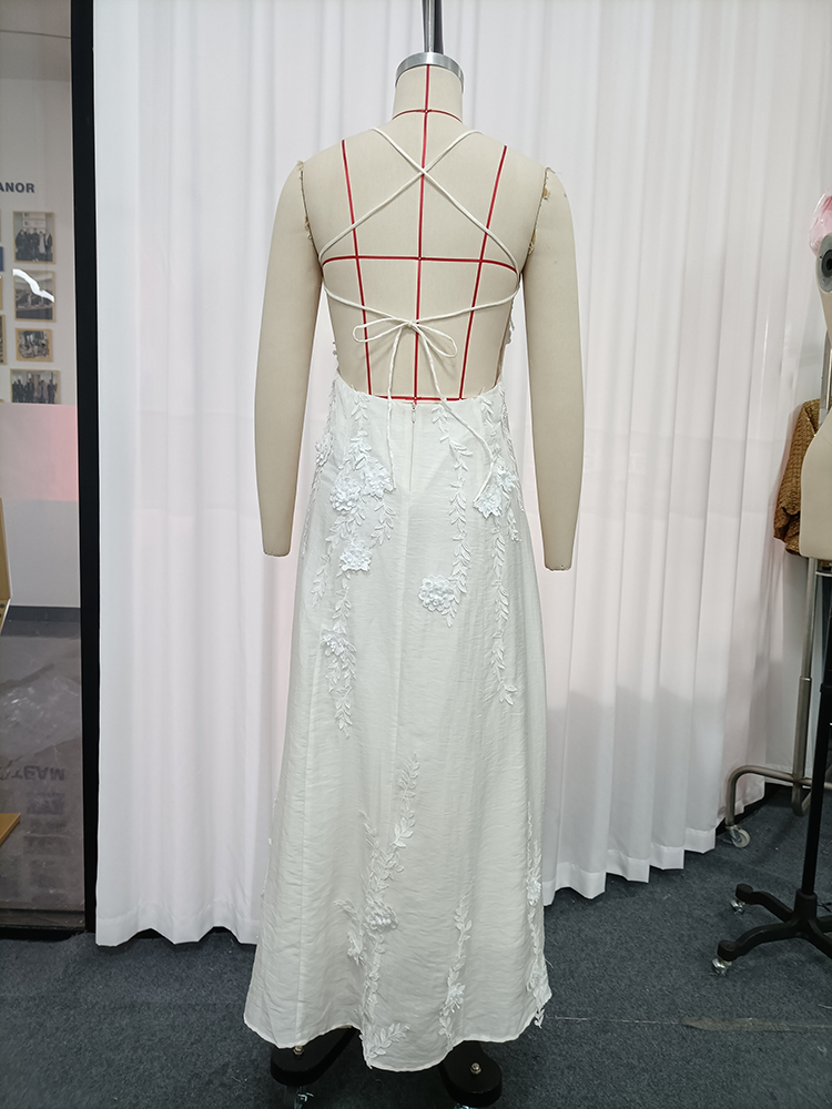 TWOTWINSTYLE V Neck Strap 3D Flower Embroidered Waist Cinched Elegant  Dress