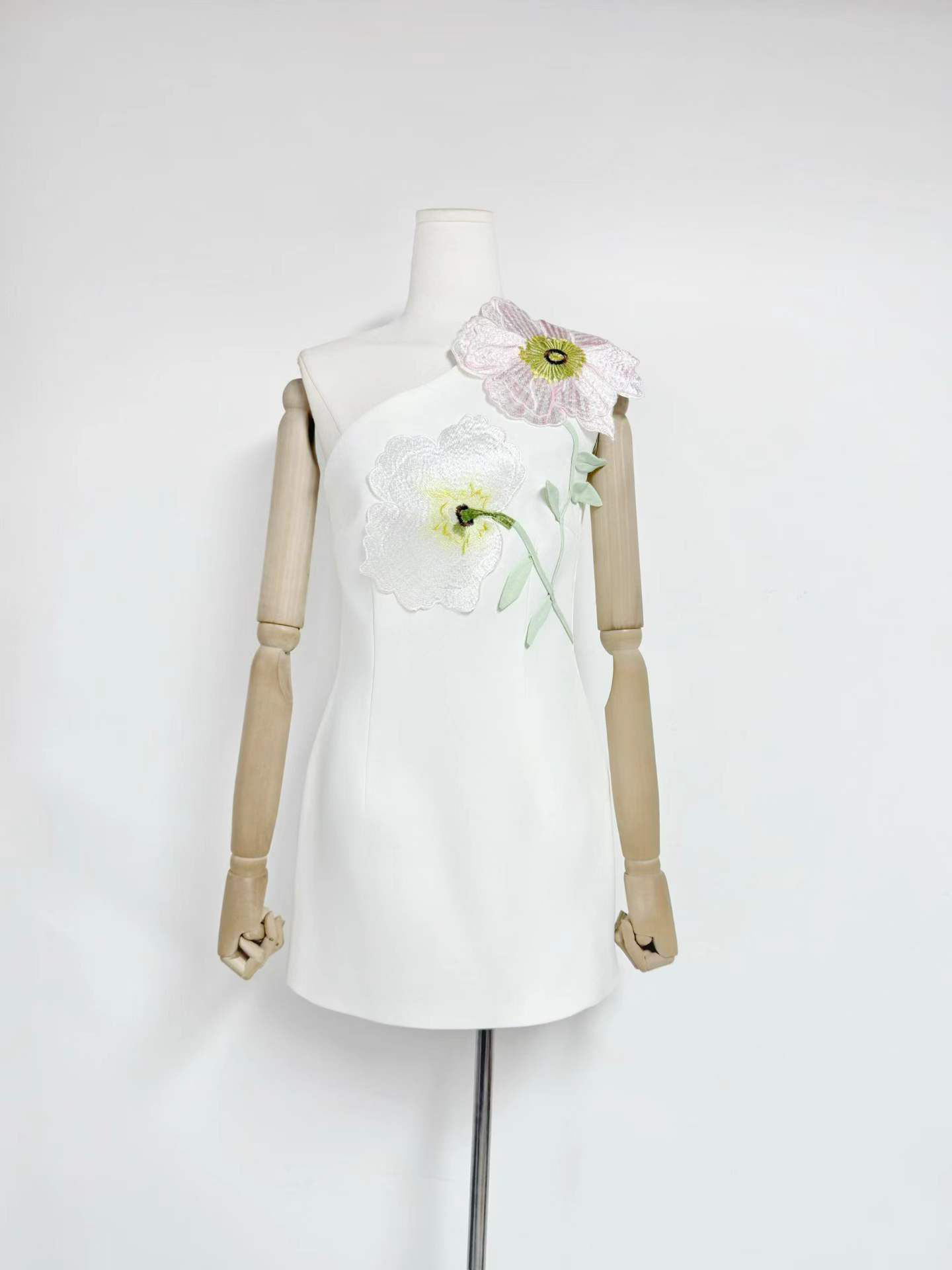 TWOTWINSTYLE Off One Shoulder Tunic Spliced Appliques Chic Dress