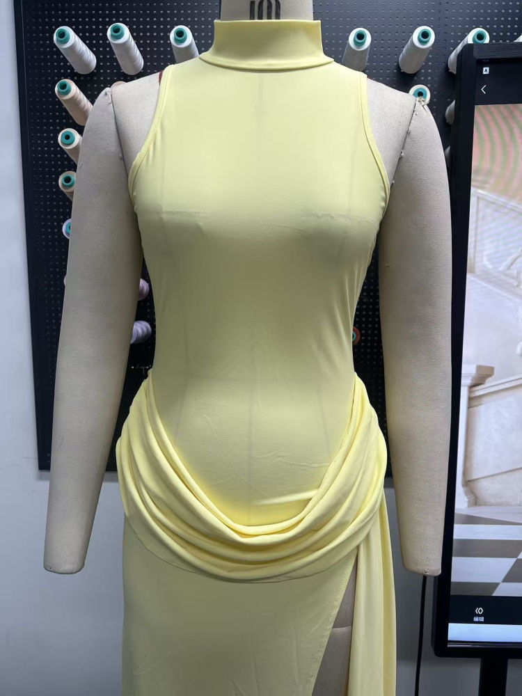 TWOTWINSTYLE Stand Collar Sleeveles Side Split Elegant Dress
