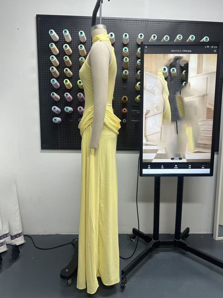 TWOTWINSTYLE Stand Collar Sleeveles Side Split Elegant Dress