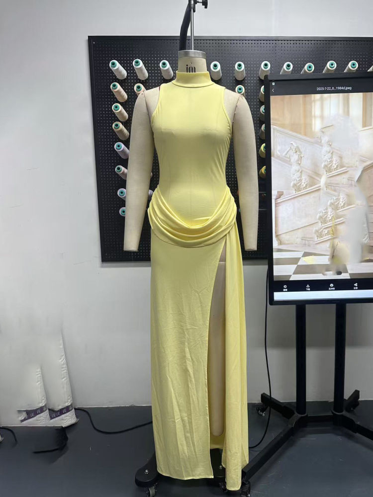 TWOTWINSTYLE Stand Collar Sleeveles Side Split Elegant Dress