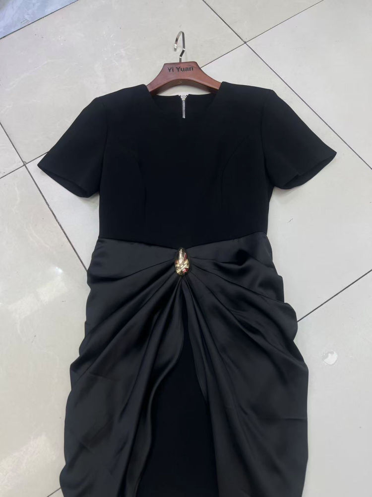 TWOTWINSTYLE Round Neck Short Sleeve Pleated Elegant Dress