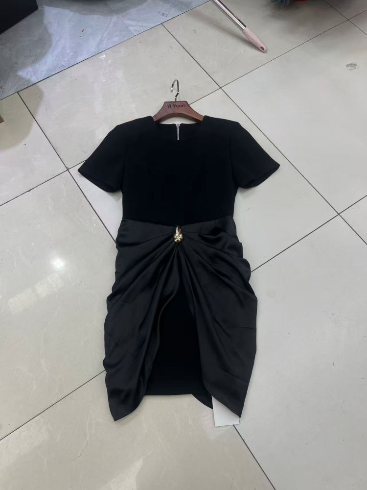 TWOTWINSTYLE Round Neck Short Sleeve Pleated Elegant Dress