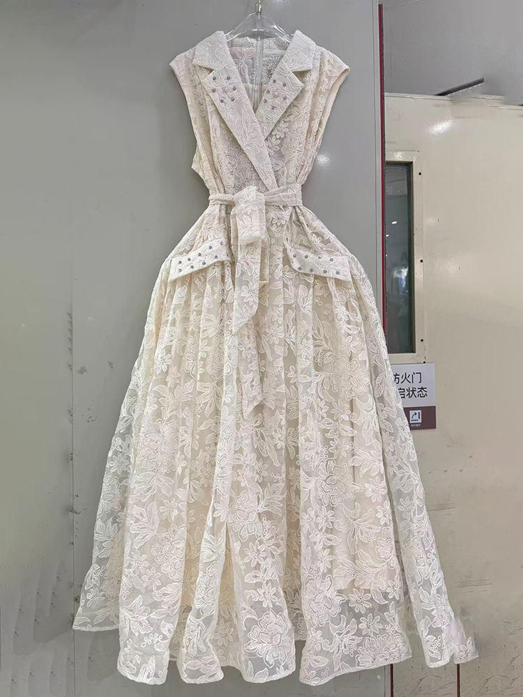 TWOTWINSTYLE Sleeveless Lapel Spliced Embroidered Flares Lace Fashion Dress
