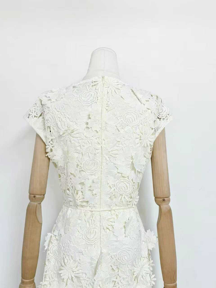 TWOTWINSTYLE Round Neck Patchwork Flower Lace Elegant Maxi Dress