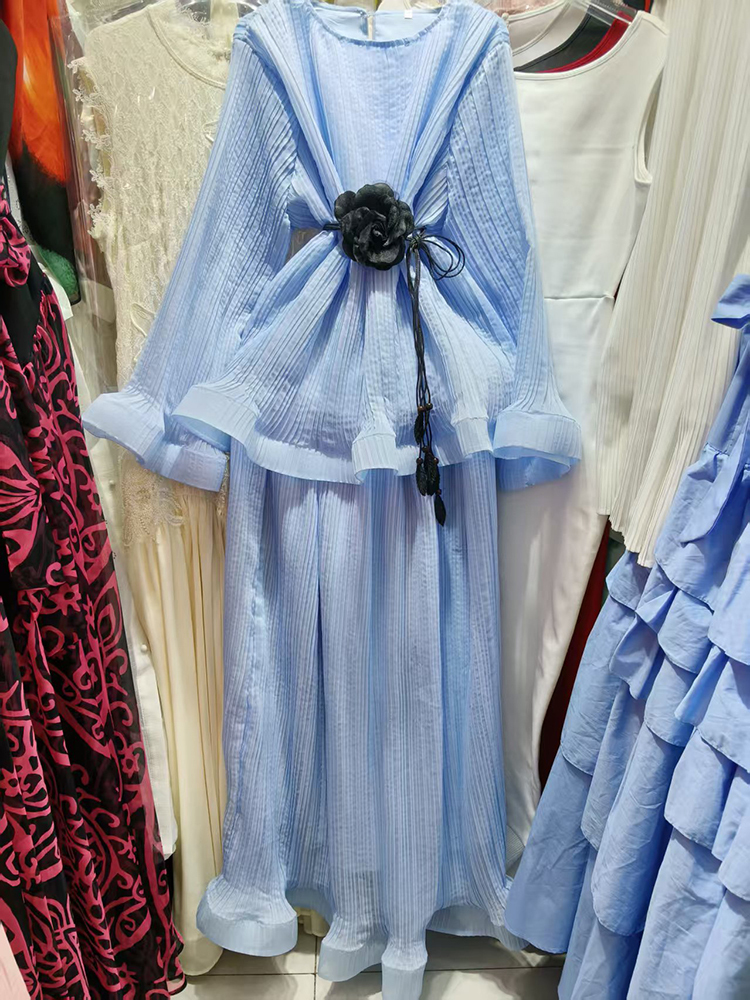 TWOTWINSTYLE Round Neck Long Sleeves Flower Belt Top Solid Large Hem Skirt Elegant Set