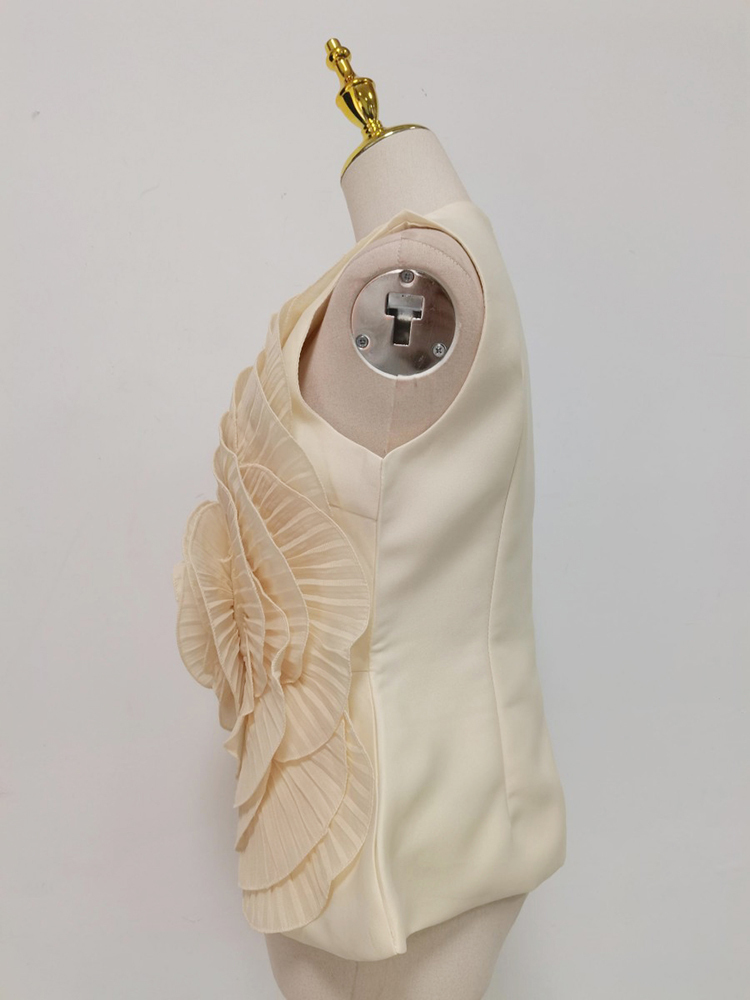 TWOTWINSTYLE Round Neck Sleeveles Patchwork 3D Flower Minimalist Shirt