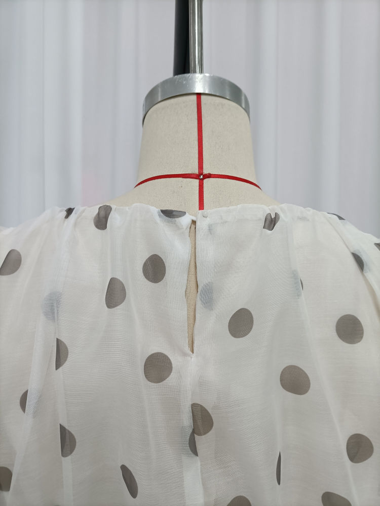 TWOTWINSTYLE Round Neck Puff Sleeve Crop Top Wave Point Skirt Elegant Dress