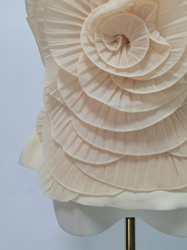 TWOTWINSTYLE Round Neck Sleeveles Patchwork 3D Flower Minimalist Shirt