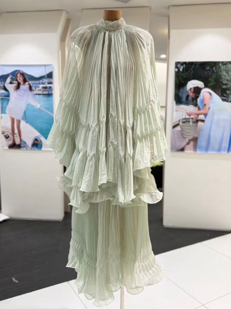 TWOTWINSTYLE Stand Collar Pleated Top High Waist Skirt Fashion Set