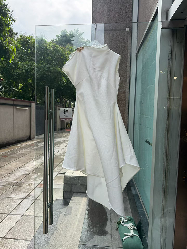 TWOTWINSTYLE High Neck Asymmetrical Spliced Metal Buckle Chic Dress