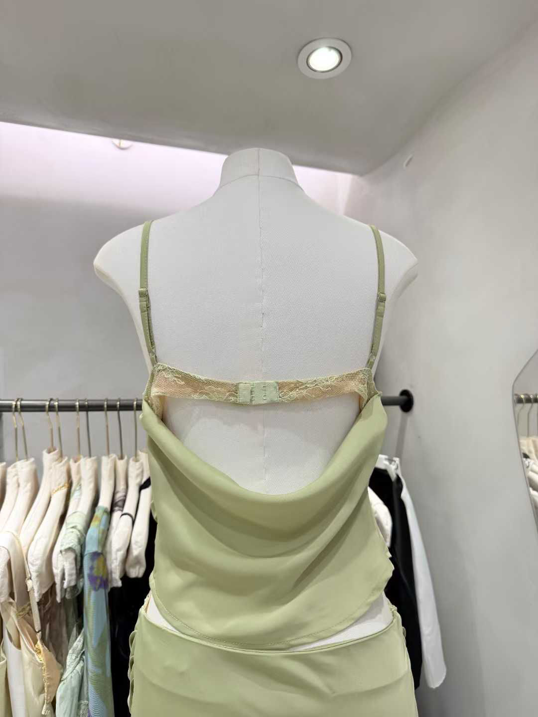 TWOTWINSTYLE Off Shoulder V Neck Vest Patchwork Lace Skirt Elegant Set