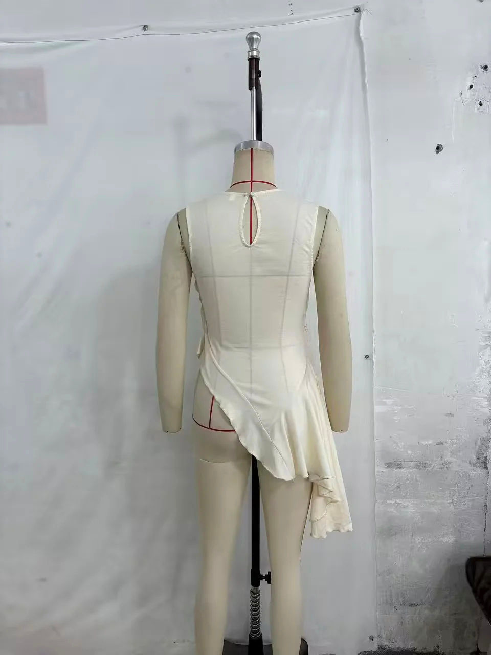 TWOTWINSTYLE Round Neck Sleeveles Irregular Hem Fashion Vest