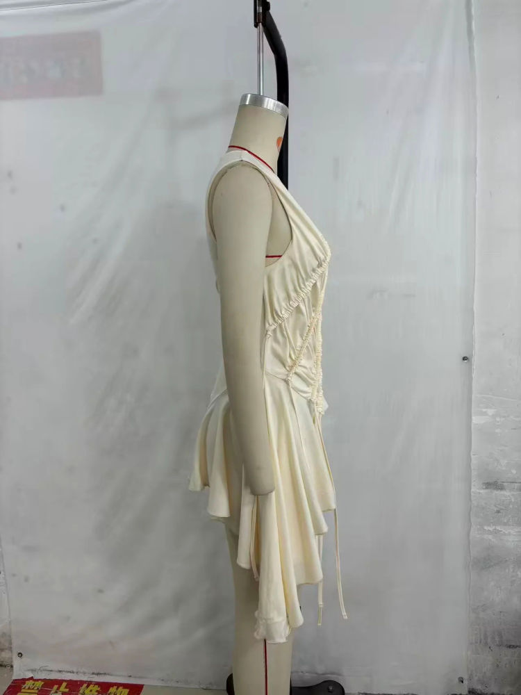 TWOTWINSTYLE Round Neck Sleeveles Irregular Hem Fashion Vest