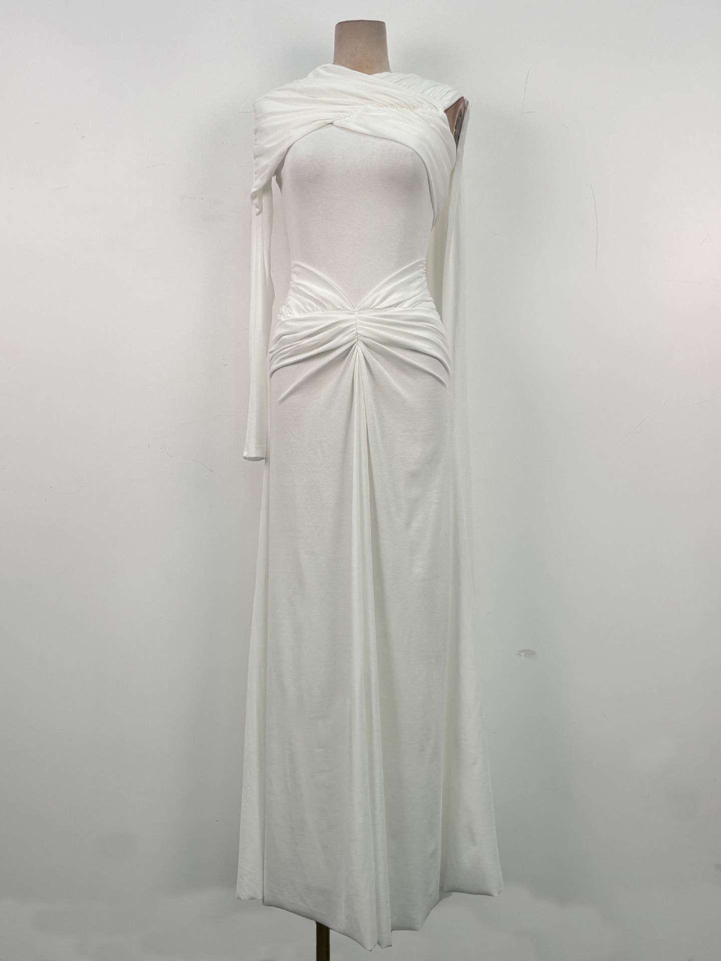 TWOTWINSTYLE Off One Shoulder A Sleeve Pleated Fashion Dress