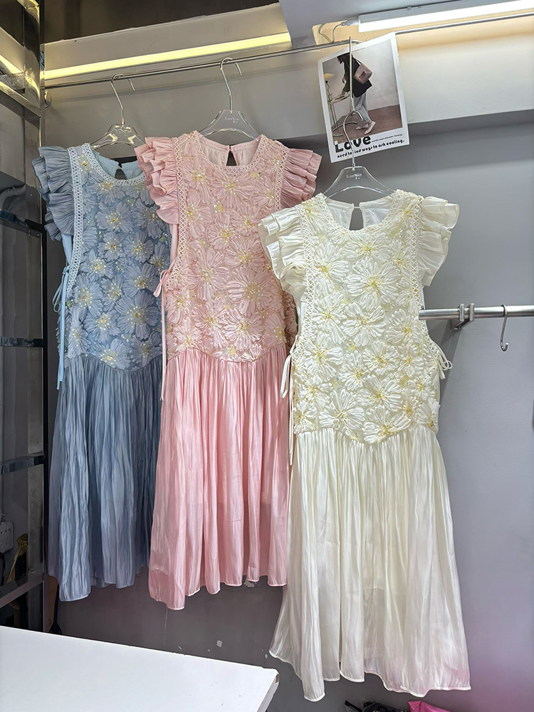 TWOTWINSTYLE Ruffled Sleeves Appliques Patchwork Lace Up Midi Dress
