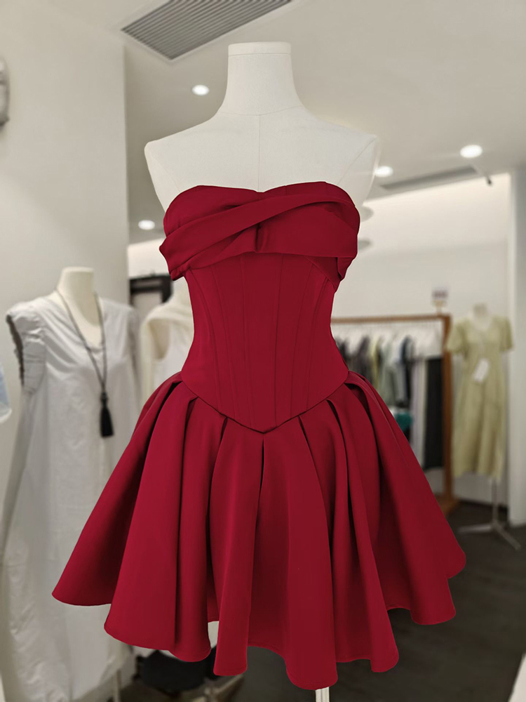 TWOTWINSTYLE Solid Strapless Corset Slimming Pleated Elegant Dress