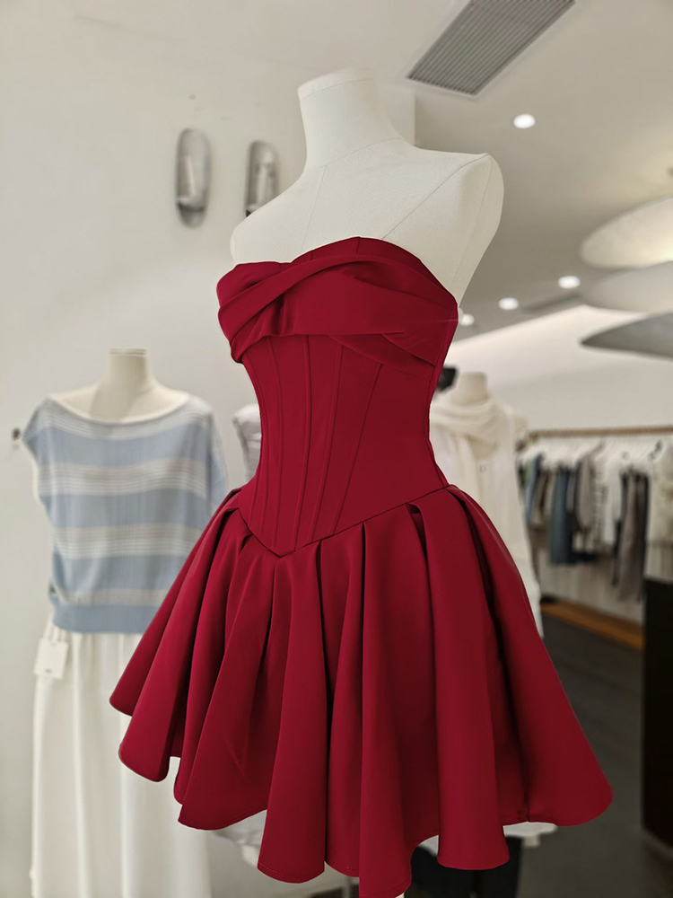 TWOTWINSTYLE Solid Strapless Corset Slimming Pleated Elegant Dress