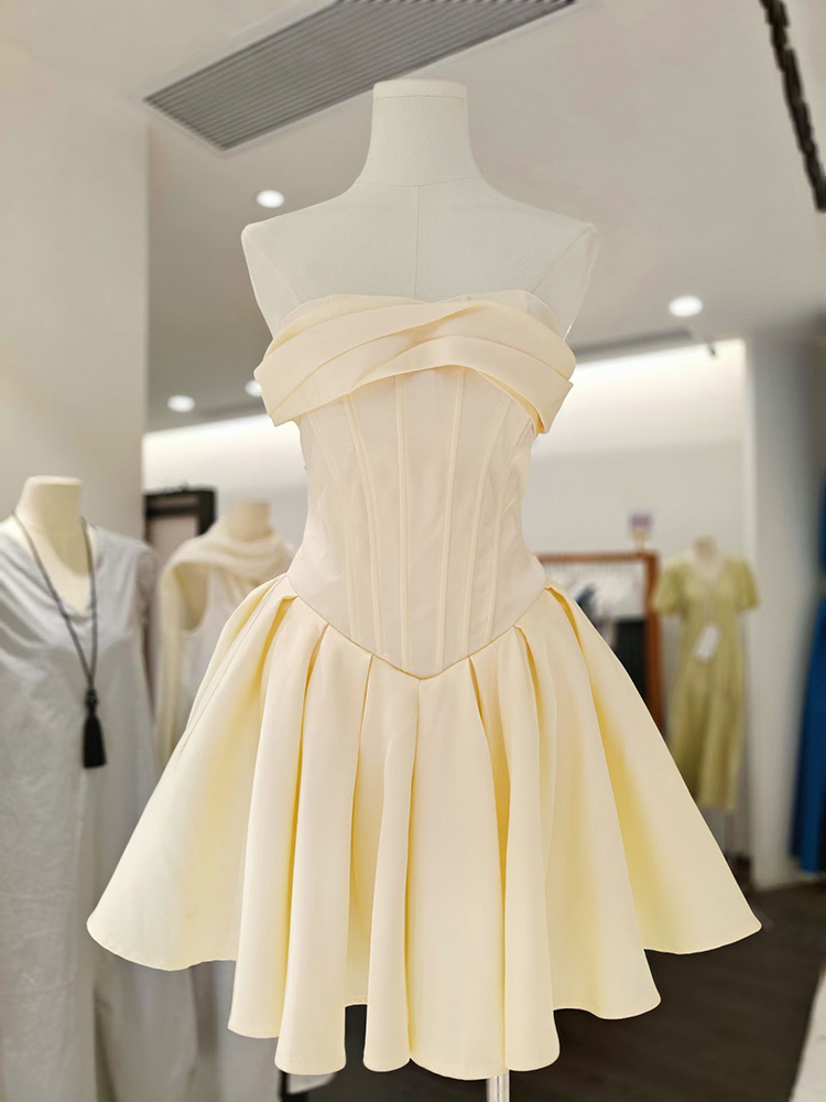 TWOTWINSTYLE Solid Strapless Corset Slimming Pleated Elegant Dress