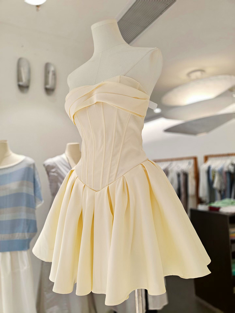 TWOTWINSTYLE Solid Strapless Corset Slimming Pleated Elegant Dress