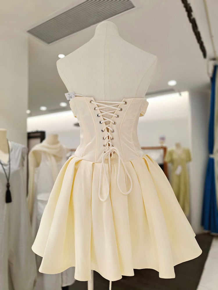 TWOTWINSTYLE Solid Strapless Corset Slimming Pleated Elegant Dress