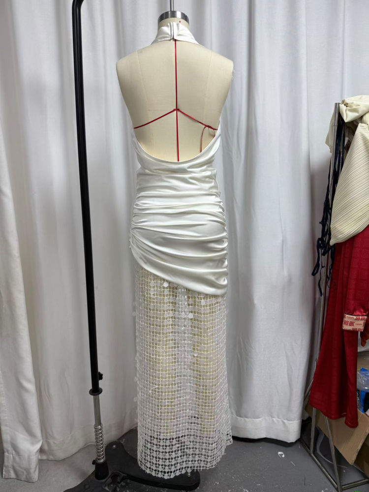 TWOTWINSTYLE Deep V Neck Crop Top High Waist Spliced Sequins Design Set