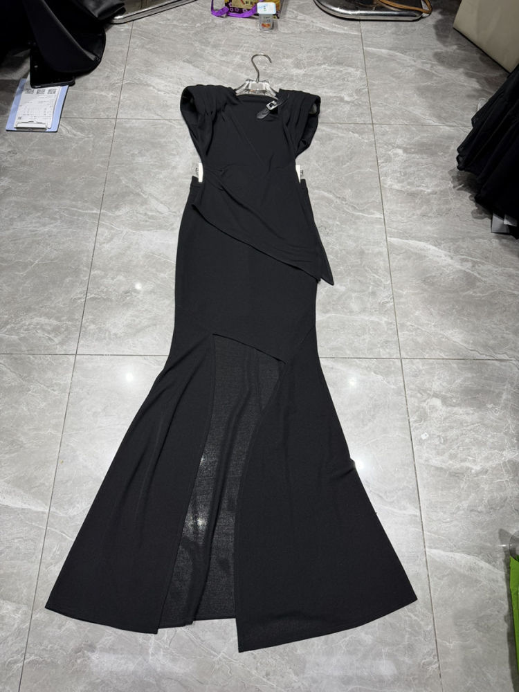 TWOTWINSTYLE Round Neck Sleeveles Top Split Skirt Fashion Set