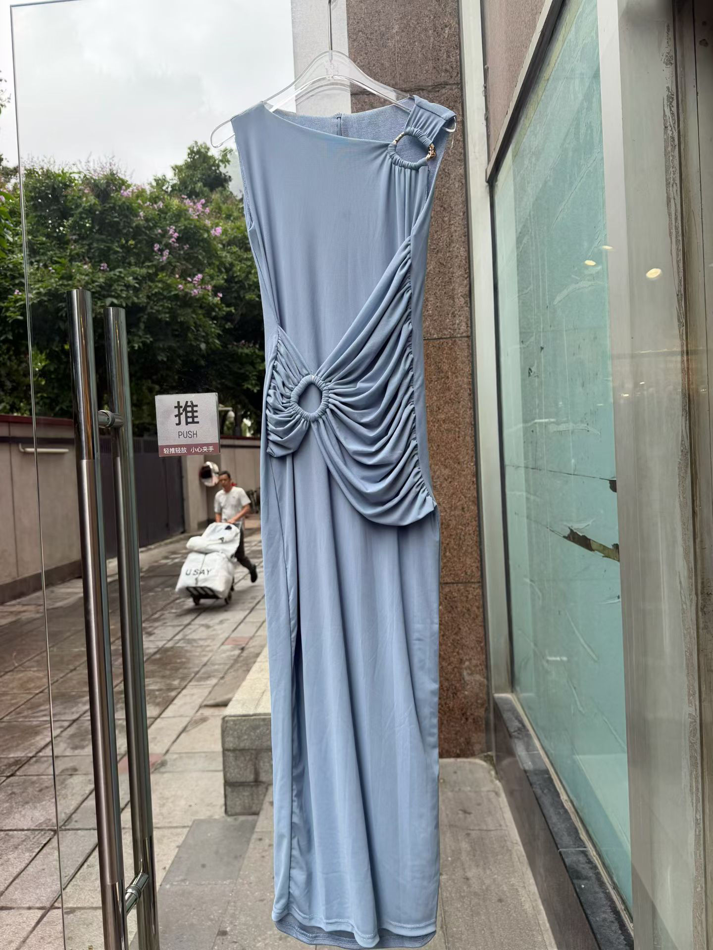 TWOTWINSTYLE Sleeveles Pleated Spliced Metal Decoration Design Dress