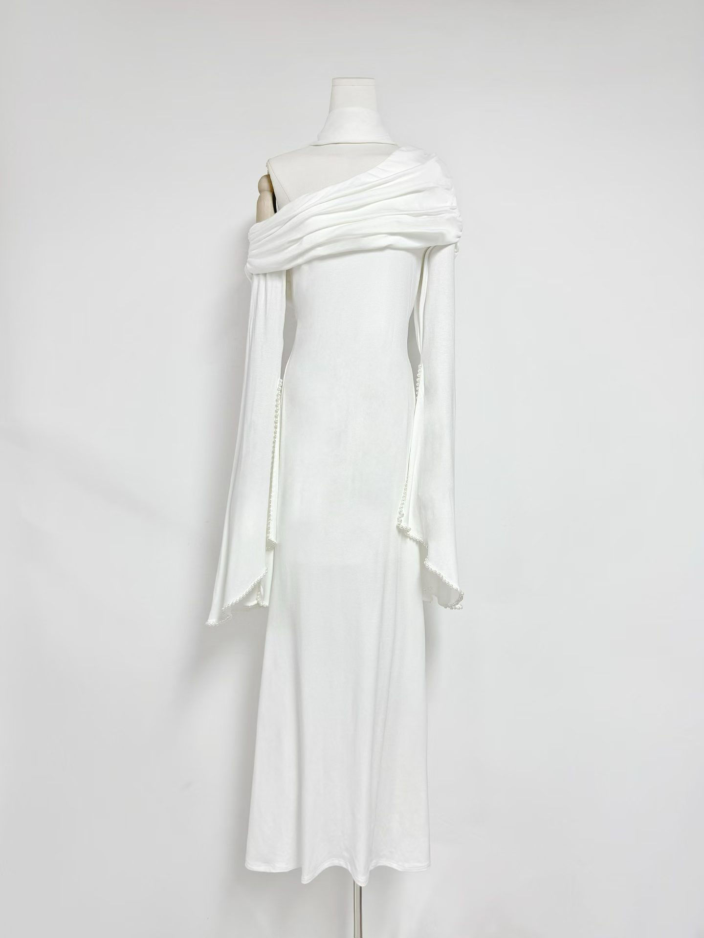 TWOTWINSTYLE Off One Shoulder Patchwork Pearl Fashion Dress