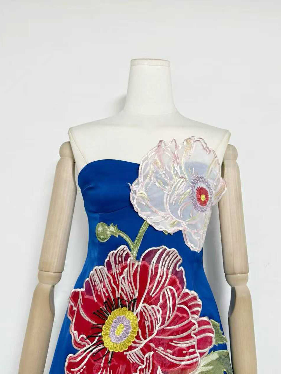 TWOTWINSTYLE Solid Off Shoulder Spliced Appliques Elegant Dress