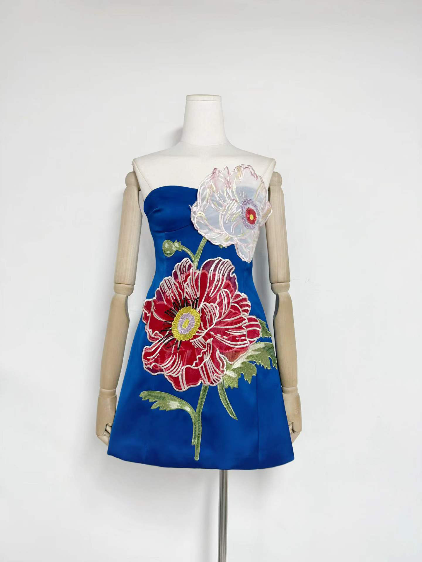 TWOTWINSTYLE Solid Off Shoulder Spliced Appliques Elegant Dress